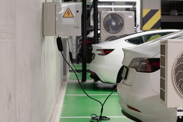 Electric Car Charging: How to Locate Stations and Reduce Charging Expenses